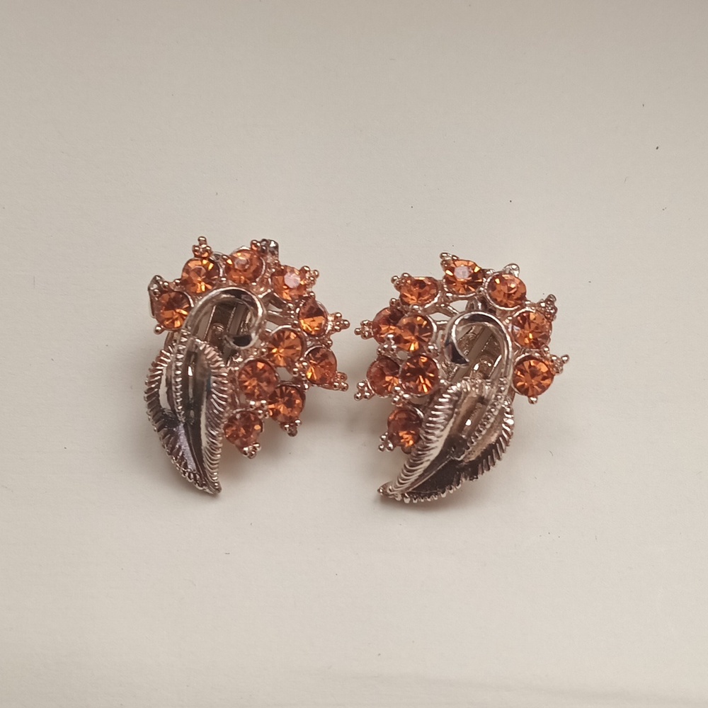 VINTAGE CLIP ON ORANGE AND GOLD TONE LEAF RHINESTONE EARRINGS MARKED STAR